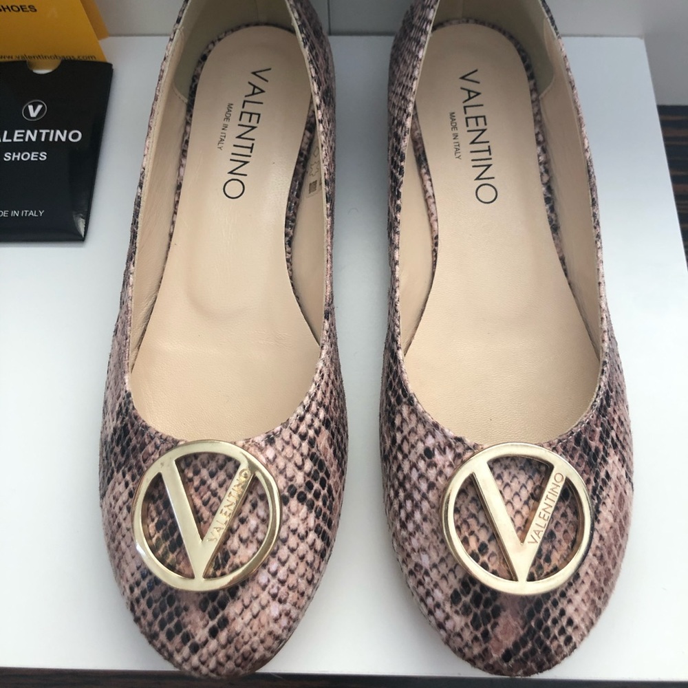 SOLD NWT Valentino Logo ballet flats